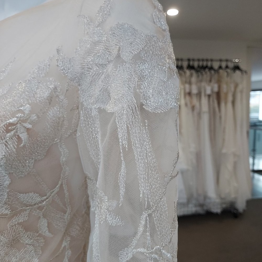 NEW! Lazaro style 3758 Wedding Gown, size 6 to 8 - Picture 8 of 11